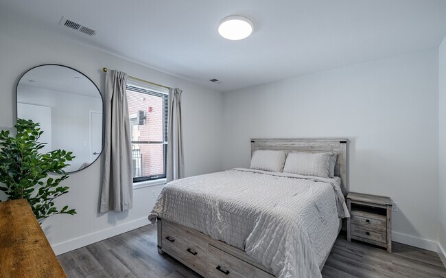 Building Photo - 72 S Essex Ave