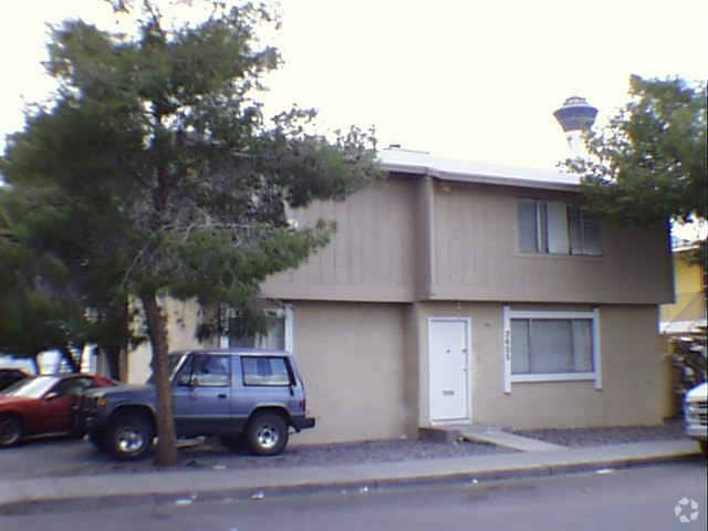 Building Photo - 2605 Sherwood St