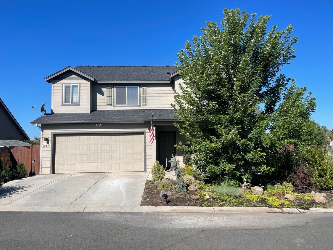 Mountain Views!!! Corner Lot Eagle Crossin... House Rental in Bend