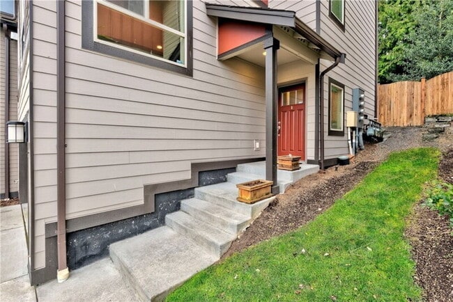 Building Photo - 16410 1st Dr SE