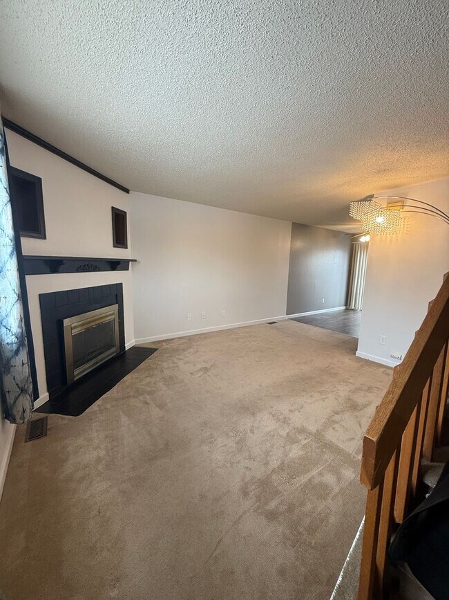 Building Photo - Cute & Cozy Townhome for rent!!!