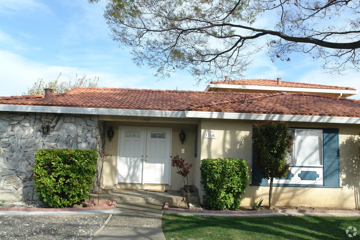 Building Photo - 1360 Essex Way