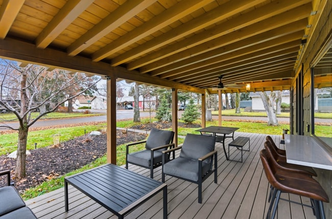 Building Photo - 809 3rd Ave W