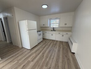 Building Photo - 1742 Confederation Line