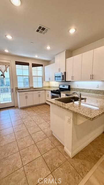 Building Photo - 904 N Primrose Ln