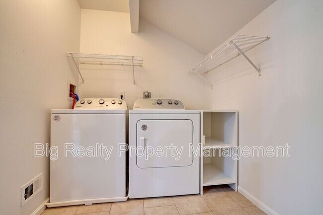 Foto del edificio - 1732 Rosewood Ct