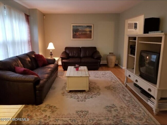 Building Photo - 1210 Tuxedo Pl