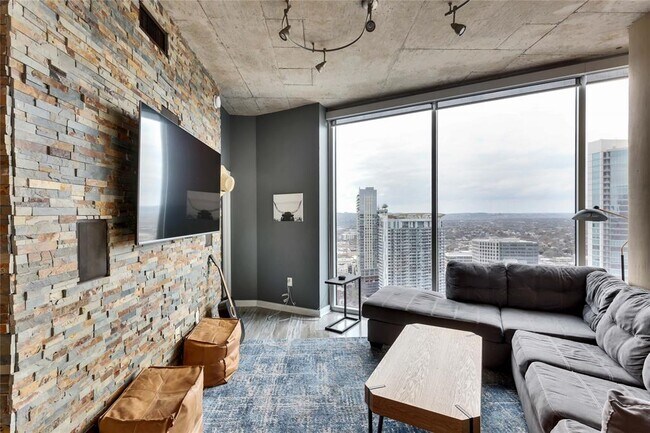 Building Photo - 360 Nueces St
