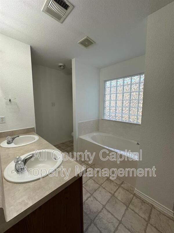 Building Photo - 1714 Lost Maples Loop