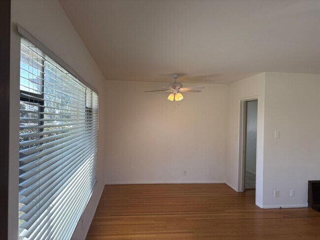 Foto del edificio - 215 S Baldwin Ave