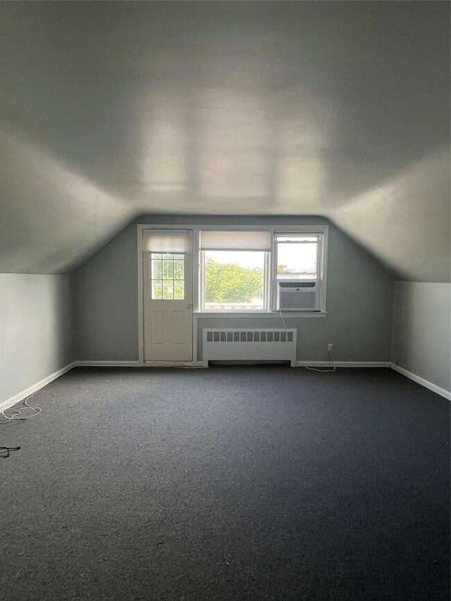 Building Photo - 437 W Park Ave