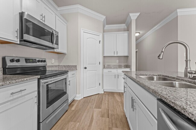 Foto del edificio - 7324 Kenilworth Crossing Ave