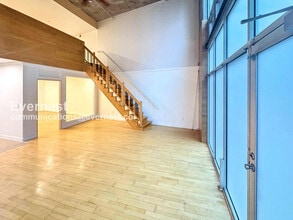 Building Photo - 311 Oak St