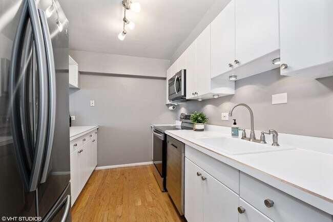 Foto del edificio - 4250 N Marine Dr
