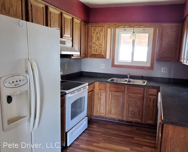 Building Photo - 4 br, 2 bath House - 3305 Foothills Blvd