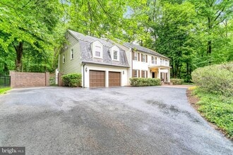 Building Photo - 7845 Old Dominion Dr
