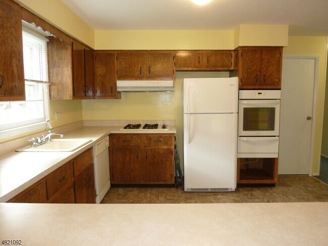 Building Photo - 56 Brookside Ln