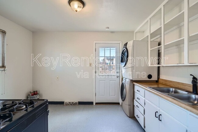Photo - 922 N Newton St Townhome