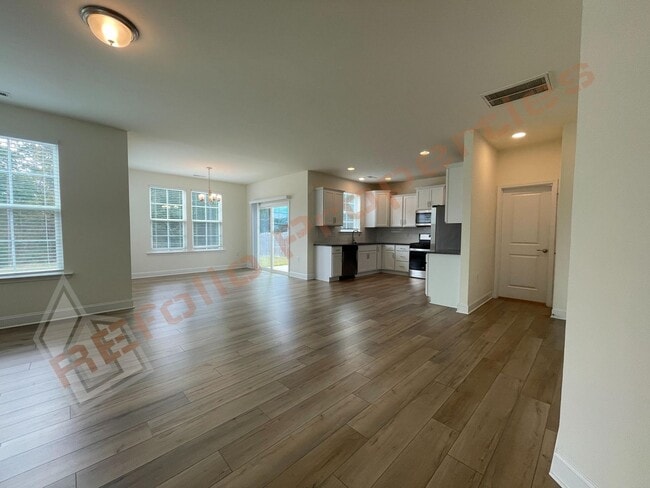 Foto del edificio - Great news! Application fee will be credited toward your first month’s rent upon lease is execute...