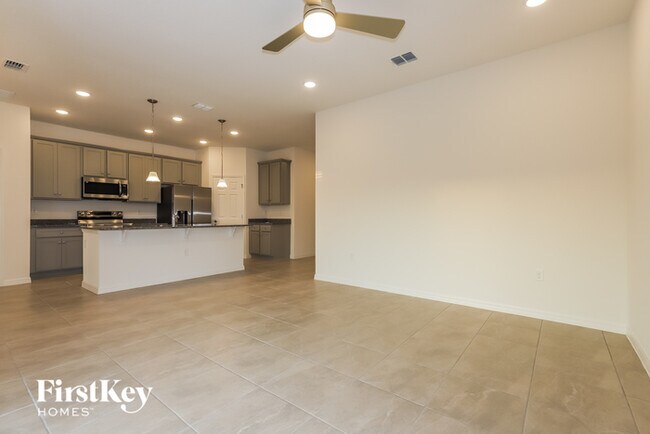 Foto del edificio - 511 Crown Rose Dr