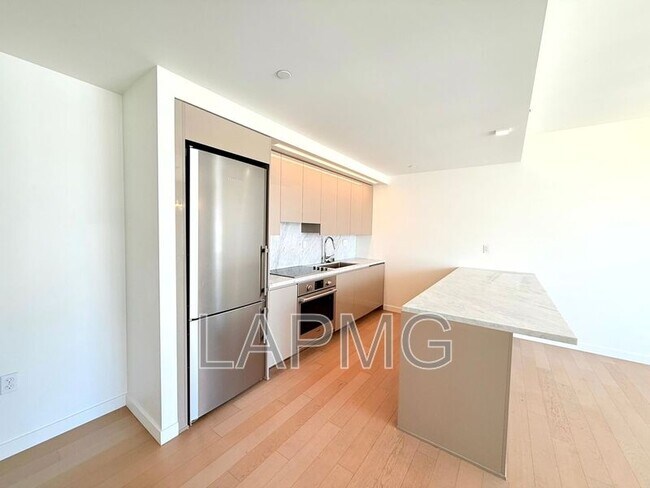 Foto del edificio - 1050 S Grand Ave