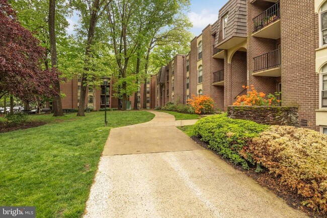 Foto del edificio - 3308 Woodburn Village Dr