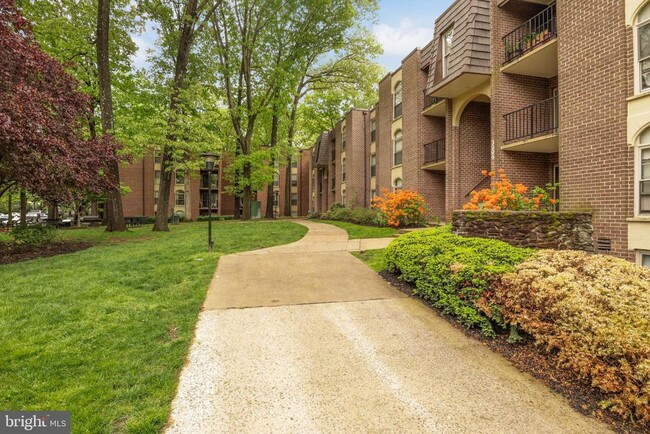 Building Photo - 3308 Woodburn Village Dr