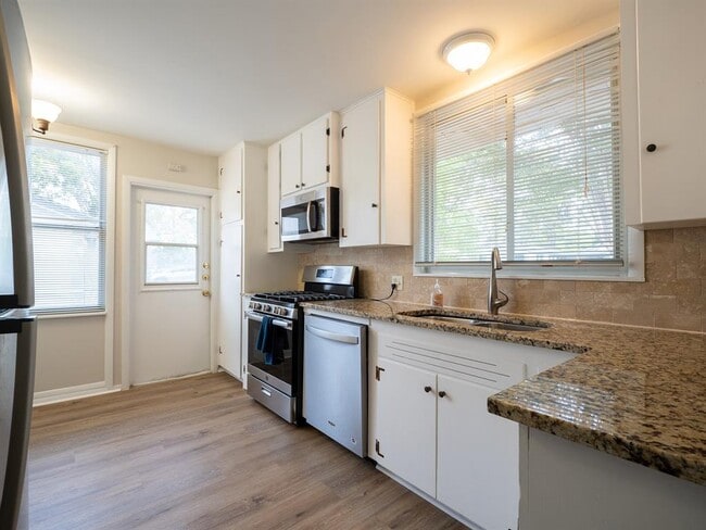 Foto del edificio - 1411 Westmoor Dr