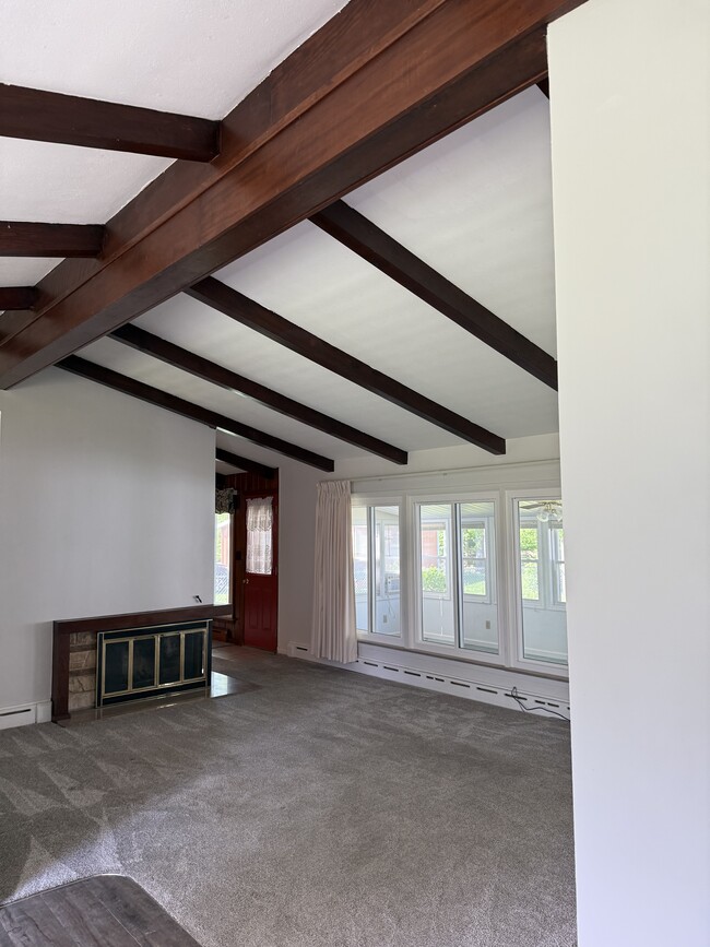Building Photo - 317 West Dr