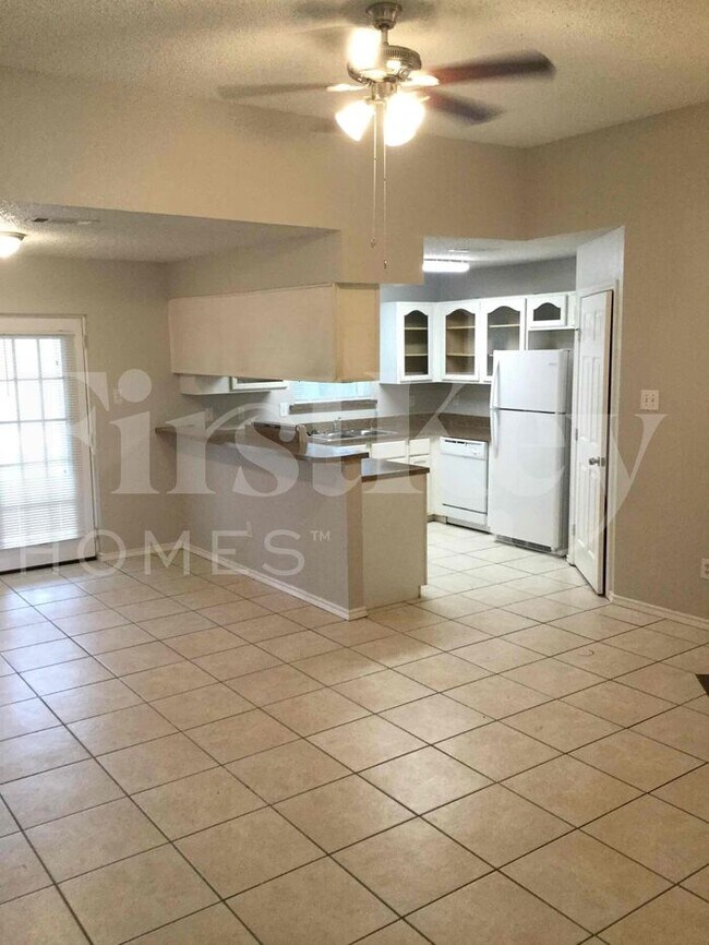 1000 High Crest Dr, Azle, TX 76020 House Rental in Azle, TX