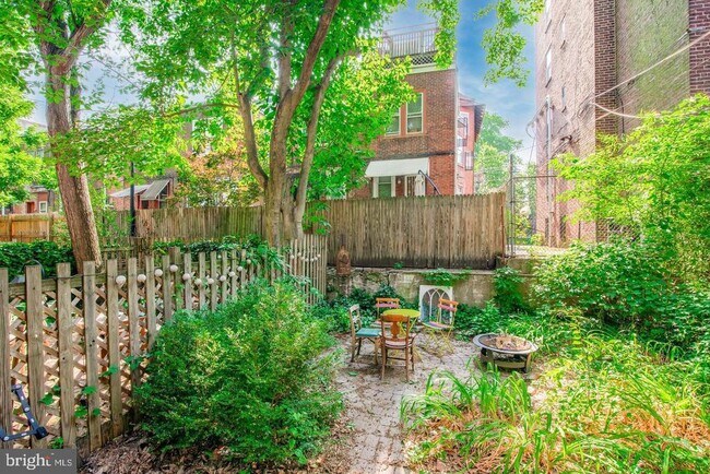 Building Photo - 257 S 46th St