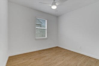 Building Photo - 8438 Bay Rdg Cir