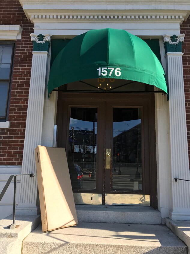 Front - 1576 Commonwealth Ave