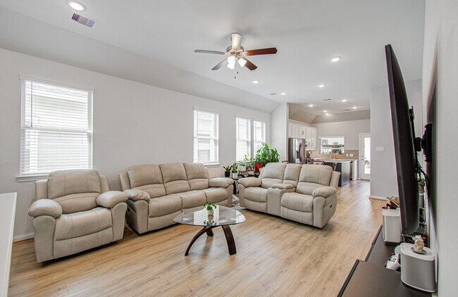 Foto del edificio - 4238 Wind Swell Ln