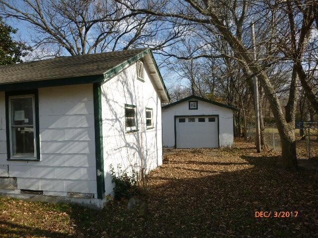 Building Photo - 1120 Southeast Garden Dr