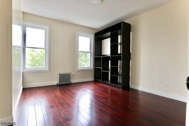 Foto del edificio - 255 Magnolia Ave