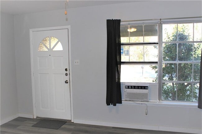 Building Photo - 2303 Towbridge Cir