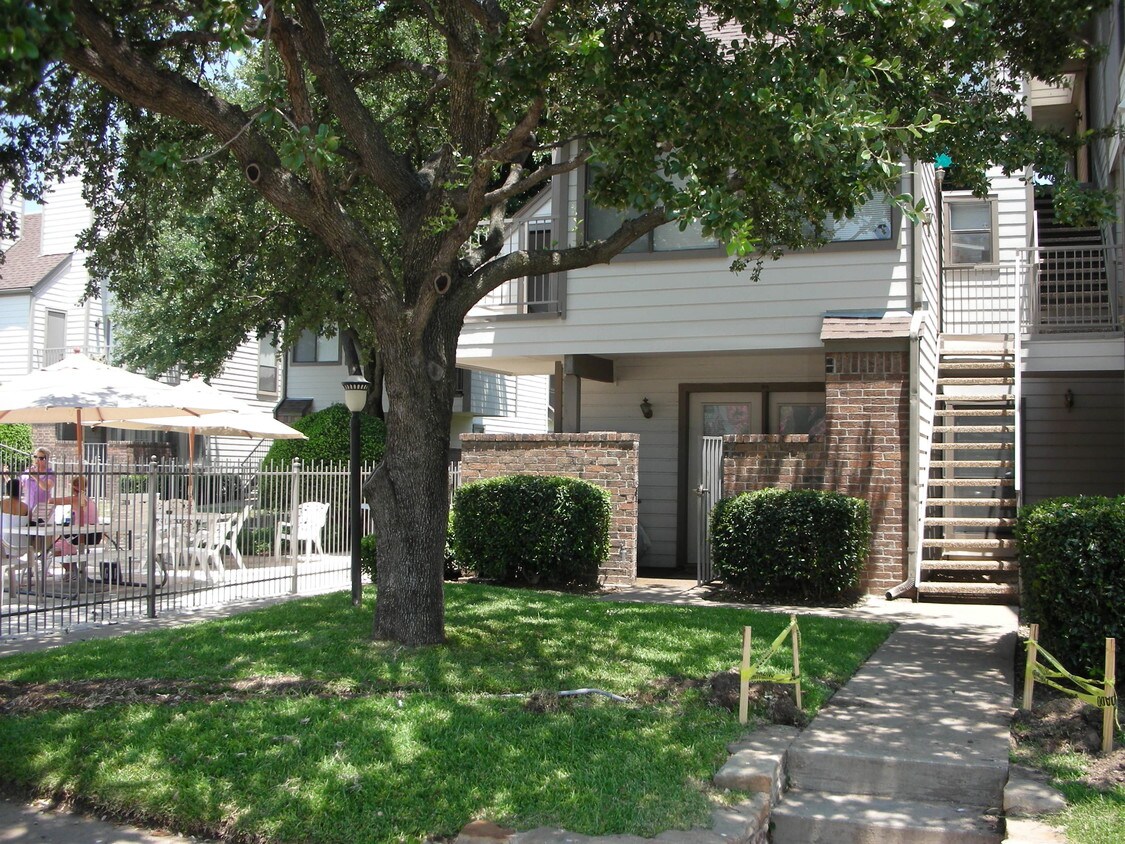 front - 3101 Sondra Dr