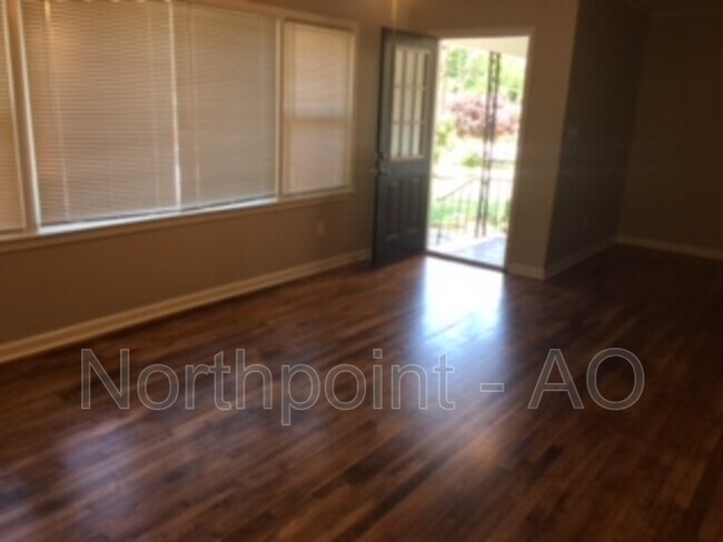 Building Photo - 2592 Plantation Dr