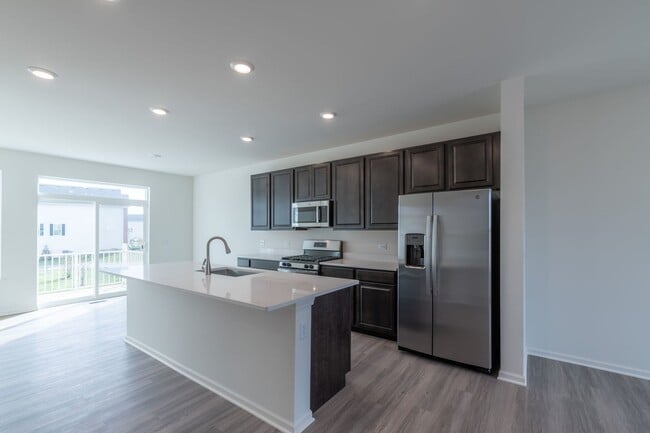 Building Photo - 605 Brook Ct