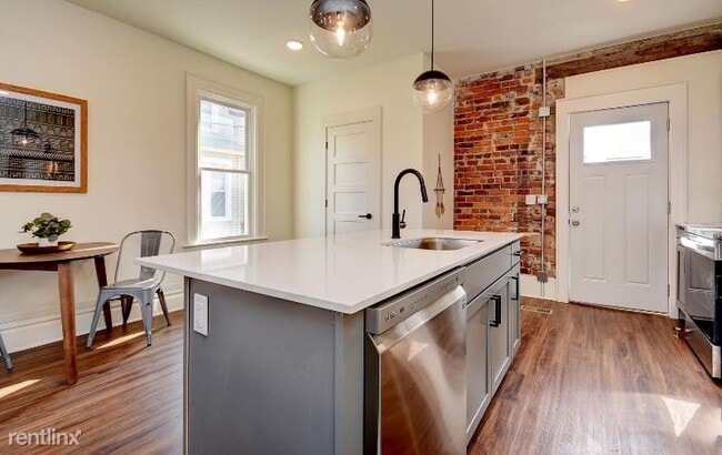 Building Photo - 2 br, 1 bath Townhome - 3032 New Macland Rd