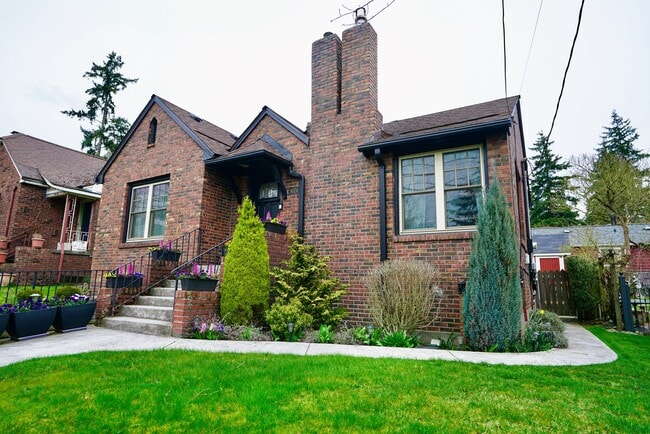 Photo - 9024 5th Ave NE (Seattle, WA) House