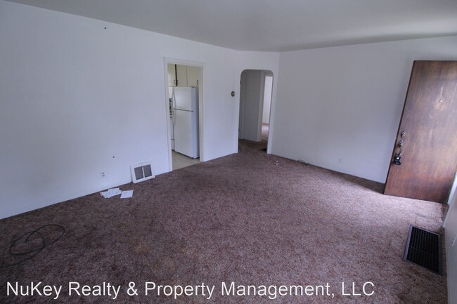 Building Photo - 2 br, 1 bath House - 924 E. 39th Ave.