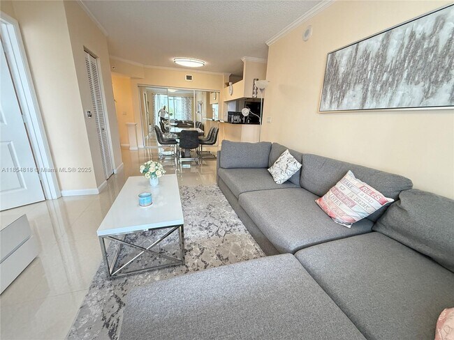 Foto del edificio - 17100 N Bay Rd