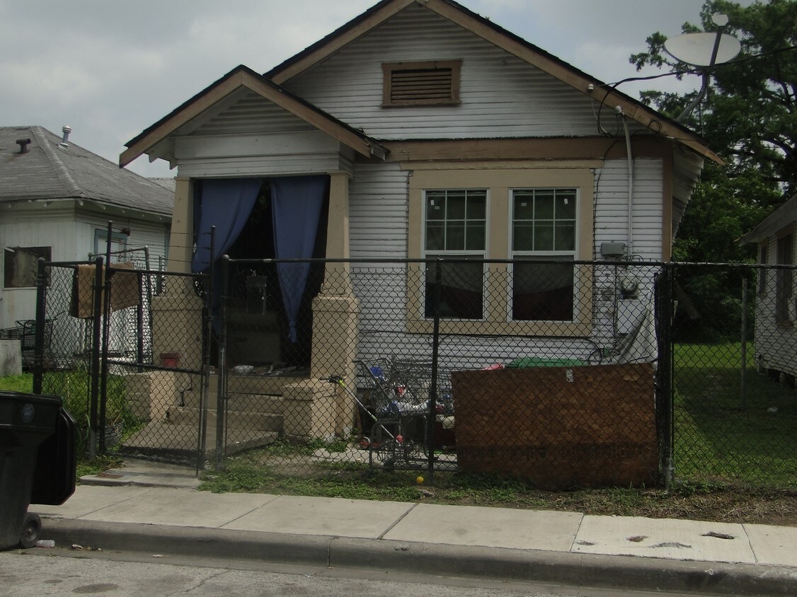 Building Photo - 2719 Canfield St