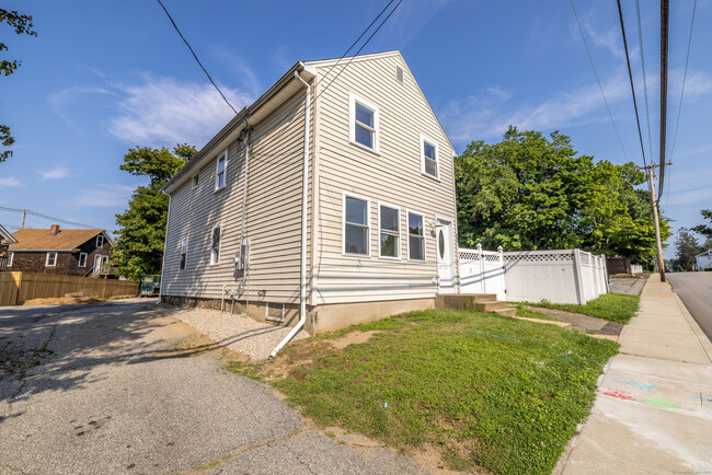 Building Photo - 22 Benham Rd
