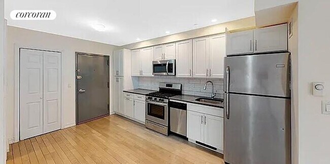 Foto del edificio - 821 Ninth Avenue 4A