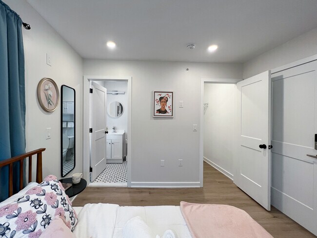 Dormitorio 301 - 3814 Hamilton St