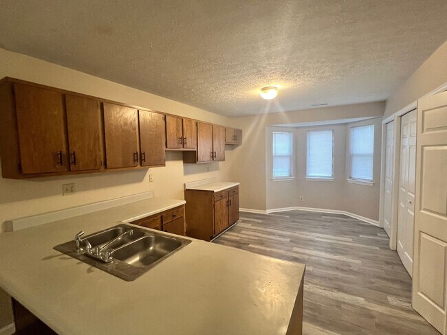 Foto del edificio - 8514 Roseborough Rd