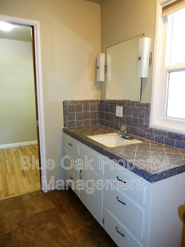 Building Photo - 1159 Sierra Vista Way